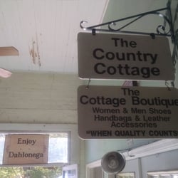 Country Cottage - Look up!