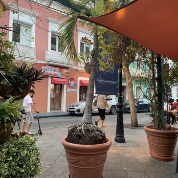 Cuatro Estaciones Cafe - Sit inside a open air garden - Cafes Near Me - San Juan, Puerto Rico