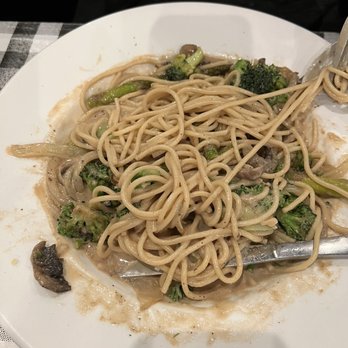 Ippolito's - Spaghetti in marsala sauce with veggies - Italian Near Me - Suwanee, Georgia Ippolito's - Spaghetti in marsala sauce with veggies - Italian Near Me - Suwanee, Georgia
