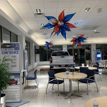 Pat O'Brien Chevrolet West - Lobby - Auto Repair Near Me - Westlake, Ohio Pat O'Brien Chevrolet West - Lobby - Auto Repair Near Me - Westlake, Ohio