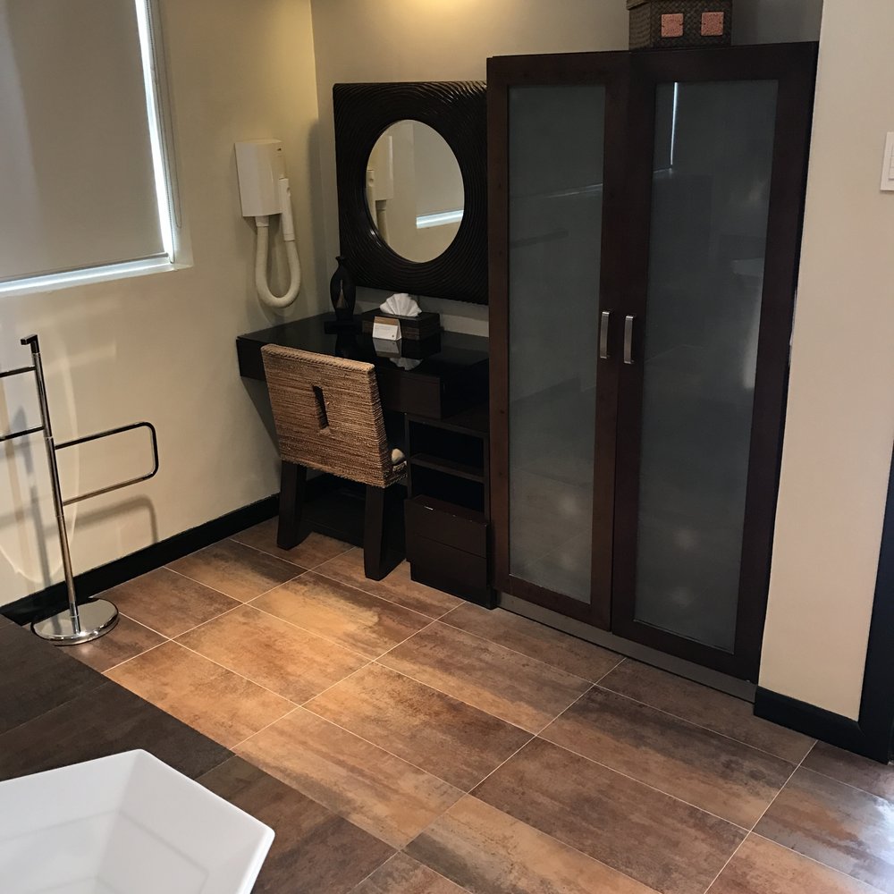 Two Seasons Resorts - Heaven Suite bathroom - Hotels Near Me - Malay, AKL