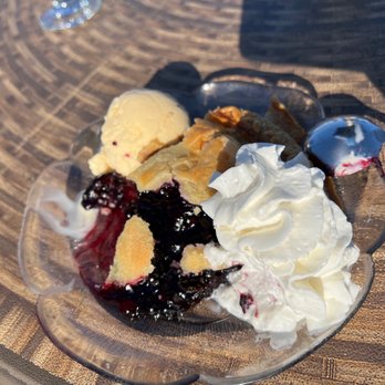 The Chart Room - Blueberry Pie and a scoop of French Vanilla Ice Cream - Seafood Near Me - Bar Harbor, Maine