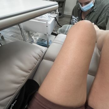 Poshed Beauty Bar - Comfortable seats for pedicure! - Hair Salons Near Me - Los Angeles, California