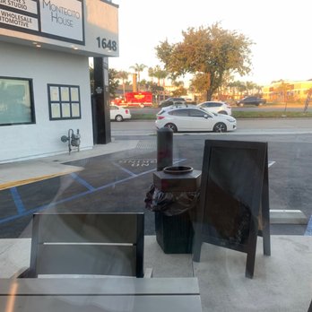 602 Coffee House - Seating area view - Coffee & Tea Near Me - Costa Mesa, California