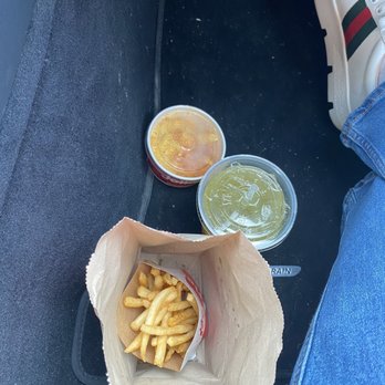 Jollibee - Pineapple drink, Mac and cheese and fries - Chicken Shop Near Me - Sterling Heights, Michigan Jollibee - Pineapple drink, Mac and cheese and fries - Chicken Shop Near Me - Sterling Heights, Michigan