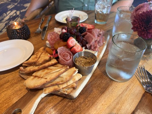 Trade Restaurant & Lounge by null