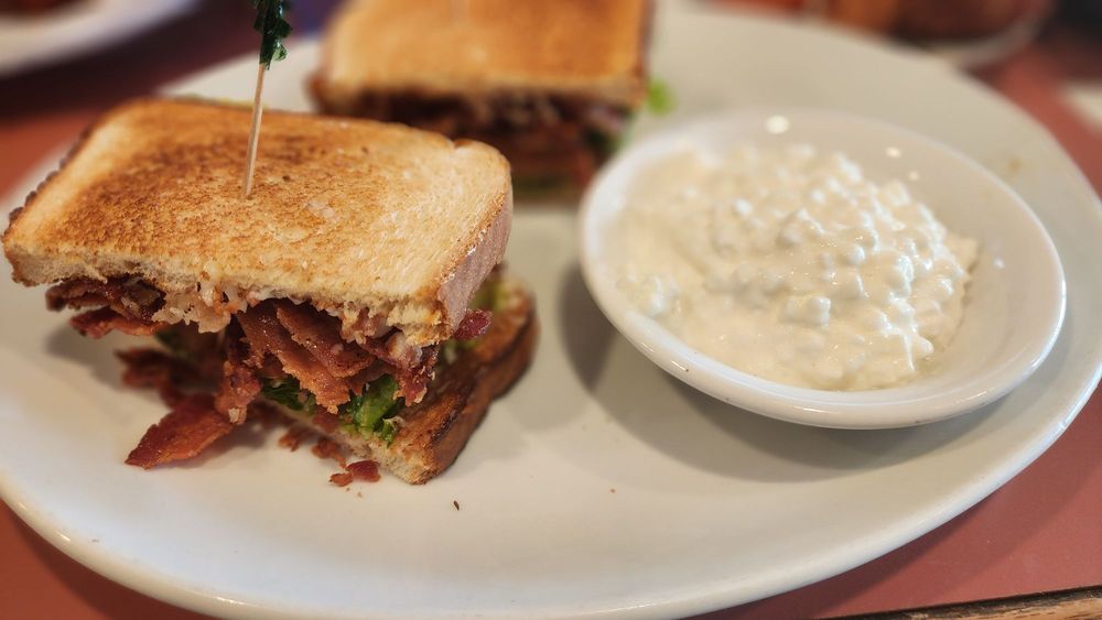 FLO’S FARMHOUSE CAFE - Updated January 2025 - 358 Photos & 411 Reviews ...