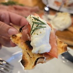 Burrata e crudo