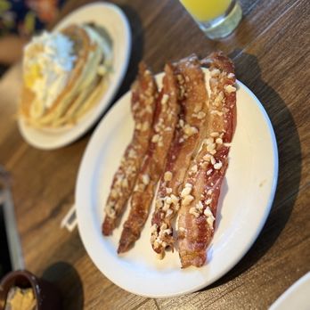 Slappy Cakes - Macadamia nut bacon - Breakfast & Brunch Near Me - Lahaina, Hawaii