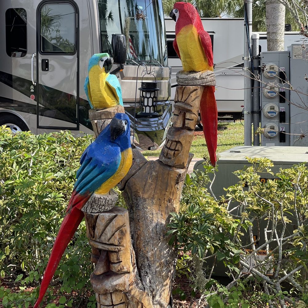 Water's Edge Motorcoach & RV Resort - Resorts Near Me - Okeechobee, Florida