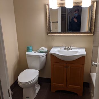 The Putney Inn - Small but good! - Hotels Near Me - Putney, Vermont