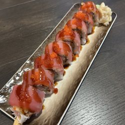 Sushi Raku - Concord Roll, I: tempura shrimp and crab, O: tuna and tabiko