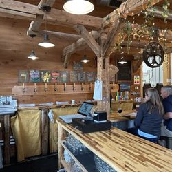 Red Barn Brewing - Bar area