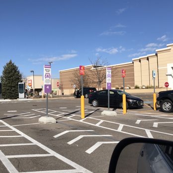Kohl's - Parking for curbside pick ups - Department Stores Near Me - AURORA, Colorado