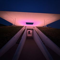 Twilight Epiphany Skyspace by James Turrell - Twilight