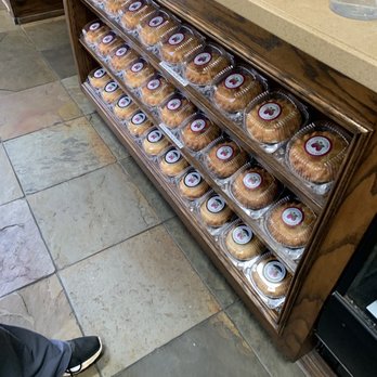 Linn's Restaurant - Mini pies - American Near Me - Cambria, California