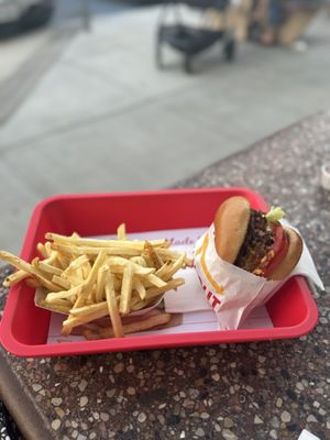 In-N-Out Burger by null