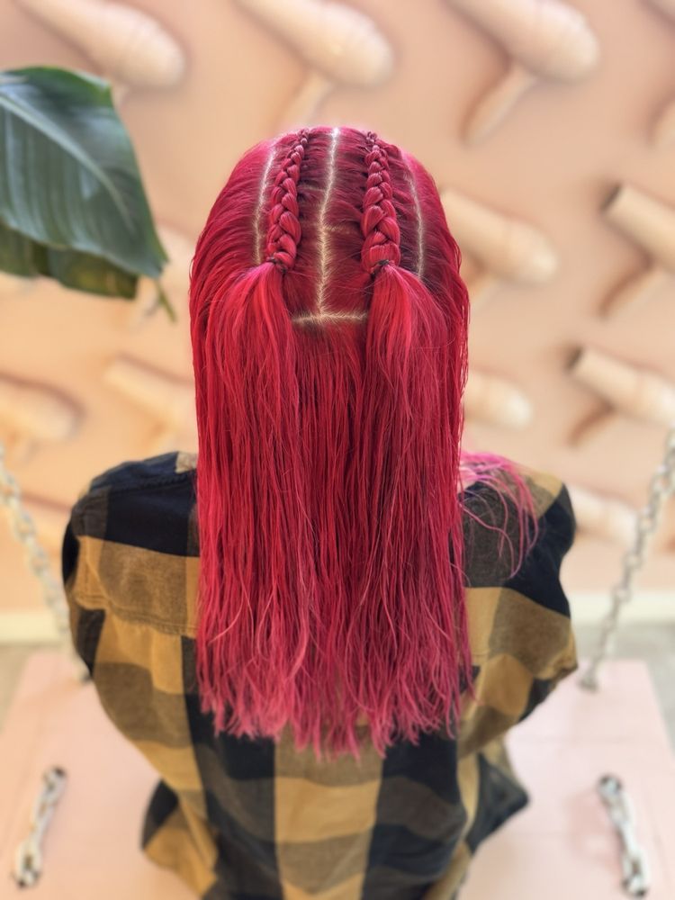 Sip & Dry - A Blow Dry Bar Image