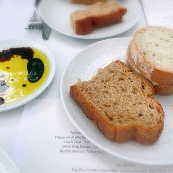 Pasta Moon - House bread with olive oil & vinegar - Italian Near Me - Half Moon Bay, California