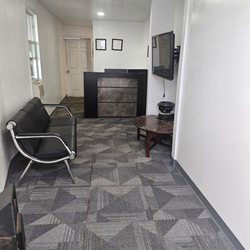 Manny's Auto - waiting room