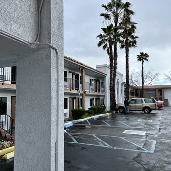 Casa Blanca Express & Suites - Parking lot/check in window - Hotels Near Me - Cypress, California Casa Blanca Express & Suites - Parking lot/check in window - Hotels Near Me - Cypress, California
