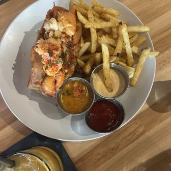 Hook & Anchor - Lobster roll - Seafood Near Me - Dana Point, California