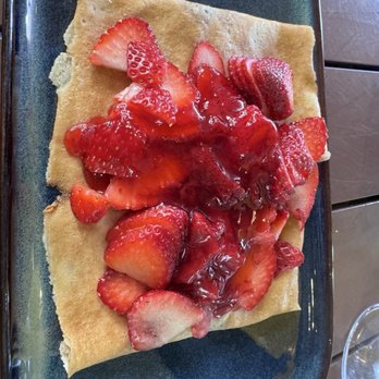 French Cafe - La Boulangerie - Crepes with strawberries and Nutella - French Near Me - Orlando, Florida French Cafe - La Boulangerie - Crepes with strawberries and Nutella - French Near Me - Orlando, Florida