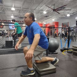 Shelbourne Knee Center - Just a progress report, split squats without support. Next week only using one pad. Adding weight next month.