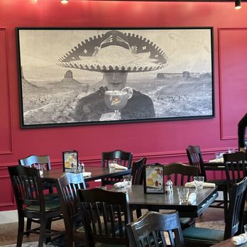 Guapo's Cocina & Bar - Murals and festive decor - Mexican Near Me - Falls Church, Virginia