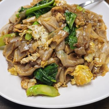 Sri Siam Cafe - Pad see ew with chicken. - Thai Near Me - North Hollywood, California Sri Siam Cafe - Pad see ew with chicken. - Thai Near Me - North Hollywood, California