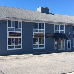RevealU Studio - Salon entrance