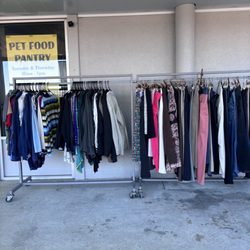 Gio Fund Thrift - Clothes rack all $1