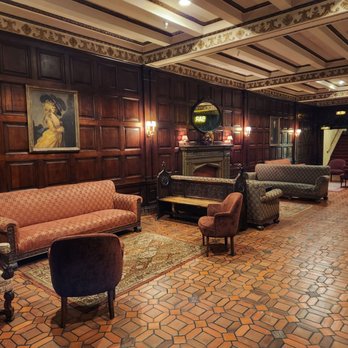 Orpheum Theatre - Downstairs lounge - Music Venues Near Me - Los Angeles, California