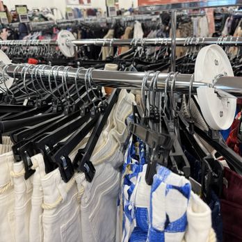 Kohl's - Wrong size clothing on a rack - Department Stores Near Me - LAKELAND, Florida Kohl's - Wrong size clothing on a rack - Department Stores Near Me - LAKELAND, Florida