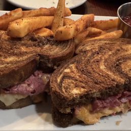 Jonathan Swift Reuben (Lilliputian size) w/ pub chips