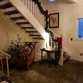Echo Mountain Inn - Front stairwell - Hotels Near Me - Hendersonville, North Carolina