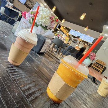 Cuppa Gatlin Cafe - Mango and strawberry smoothies - Coffee & Tea Near Me - Gatlinburg, Tennessee