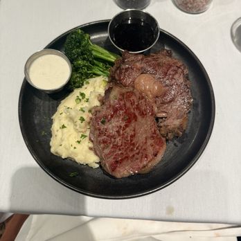 Amore - Prime rib queen cut - Wine Bars Near Me - Grand Ronde, Oregon Amore - Prime rib queen cut - Wine Bars Near Me - Grand Ronde, Oregon