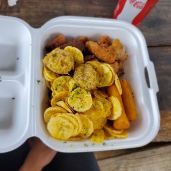 La Comida de Mi Vecina - Surtido personal "personal sampler" - Food Trucks Near Me - Aguadilla, Puerto Rico