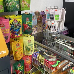 Ontario House Of Smoke - Snacks , Nails