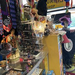 Uncle Funky’s Thrift Shop - Cool stuffs