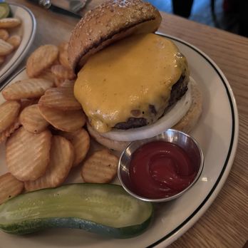Red Hook Tavern - The infamous burger - American Near Me - Brooklyn, New York Red Hook Tavern - The infamous burger - American Near Me - Brooklyn, New York