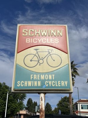 schwinn bicycle sign PLATE HEAD BADGE SCHWINN APPROVED YELLOW WITH GREEN LE Bicycle Heaven Sold - For Sale Large
