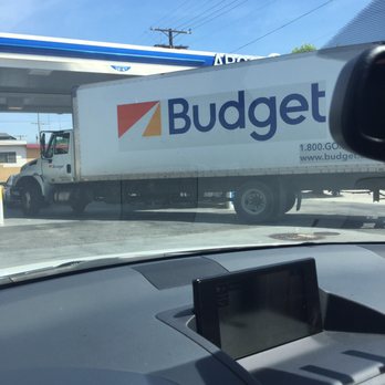 Arco - Another truck parked (with no driver) blocking another gas pump. - Gas Stations Near Me - Los Angeles, California