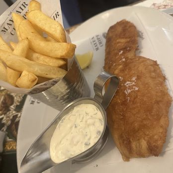 The Mayfair Chippy - Fried cod + chips + tartar sauce - Fish & Chips Near Me - London, XGL