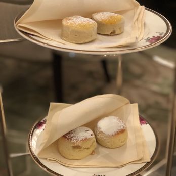 Palm Court - Gluten free scones on top and regular on bottom - Tea Rooms Near Me - London, XGL Palm Court - Gluten free scones on top and regular on bottom - Tea Rooms Near Me - London, XGL