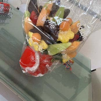 Edible Arrangements - Not worth the $200 - Gift Shops Near Me - La Mesa, California
