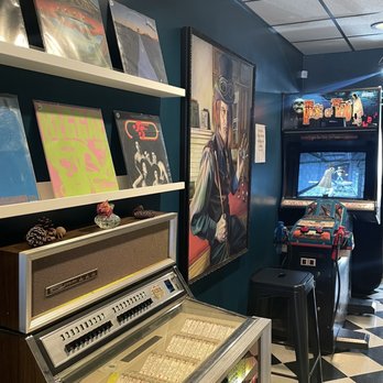 The Black Canary - Coffee & Tea Near Me - Springdale, Pennsylvania The Black Canary - Coffee & Tea Near Me - Springdale, Pennsylvania