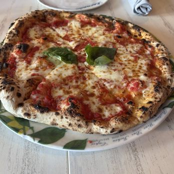 Locanda Capri - Very bland Margherita Pizza - Italian Near Me - Brentwood, California Locanda Capri - Very bland Margherita Pizza - Italian Near Me - Brentwood, California