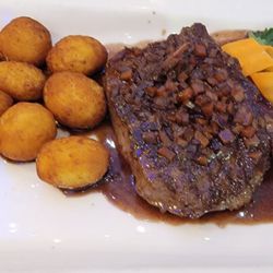 Frenk's - Rump steak in wine sauce